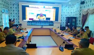 Bersama Menko Luhut dan Wamendagri, Bupati Amirudin Ikuti Zoom Meeting