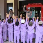 Polisi Sahabat Anak, Sambut Kunjungan Belajar Puluhan Anak Paud KB Ar-Rayyan Luwuk