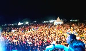 Konser Musik Guncang Sobol, Ribuan Penggemar Padati Lapangan Sepak Bola