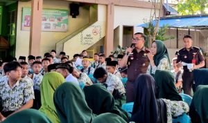 Program Jaksa Masuk Sekolah, Tim Penerangan Hukum Kejari Kunjungi MTs Negeri 1 Banggai