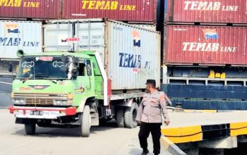 Logistik Pemilu 2024 Mulai Berdatangan, Bongkar Muat Surat Suara di Pelabuhan Tangkiang