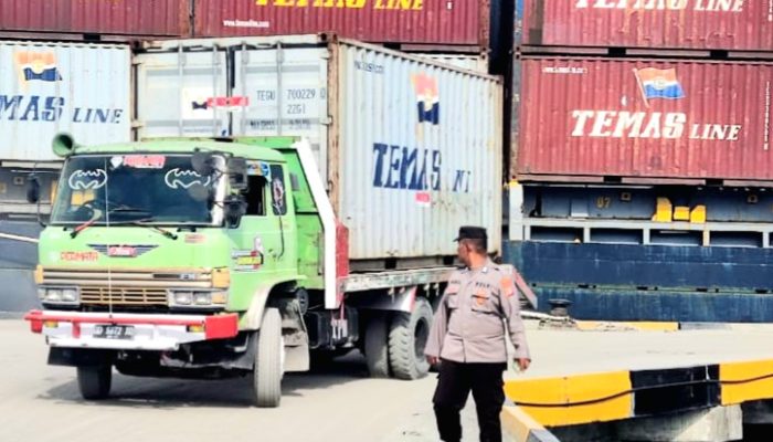 Logistik Pemilu 2024 Mulai Berdatangan, Bongkar Muat Surat Suara di Pelabuhan Tangkiang