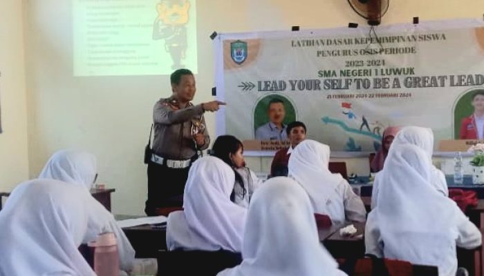 Puluhan Siswa SMA Negeri 1 Luwuk Terima Materi PKS dari Satlantas Polres Banggai