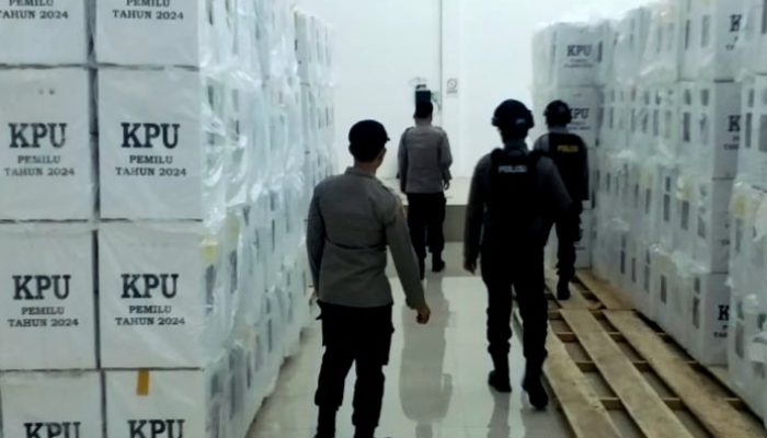 Usai Perhitungan Suara Kabupaten, Gudang Logistik KPU Banggai Masih Dijaga TNI-Polri