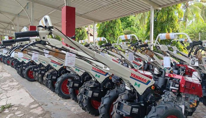 Hadapi Musim Tanam, Dinas TPHP Salurkan 80 Hand Traktor R2 Ke Kelompok Tani di Banggai