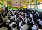 Ratusan Pelajar SMA Negeri 1 Pagimana Mengikuti Materi Bahaya Narkoba