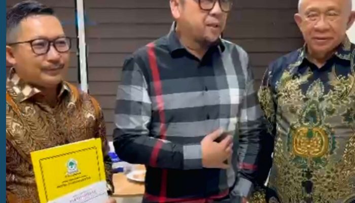 Ahmad Doli Kurnia Serahkan Rekomendasi Partai Golkar Untuk AT-FM