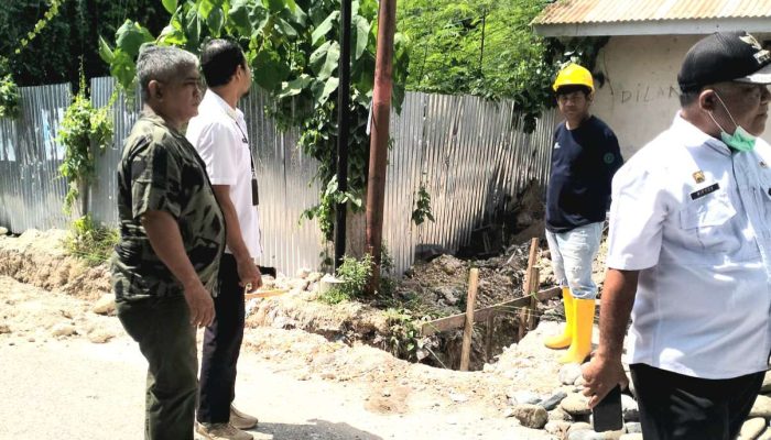 Akibat Pembuatan Drainase Mengular, Kabid Takdir Tinjau Lokasi Jalan Maahas Pantai