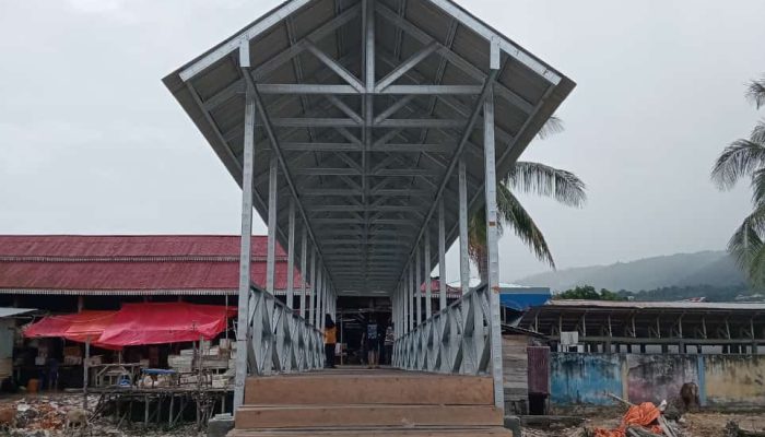 PUPR Banggai Rehabilitasi Jembatan Kayu Pasar Simpong Luwuk, Gunakan Atap agar Lebih Tahan Lama 