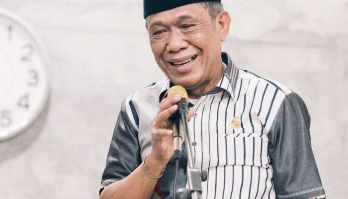 Ketua DPRD Banggai Sumbang Rp100 Juta Pembangunan Masjid Nurul Qur’an Hanga Hanga Satu