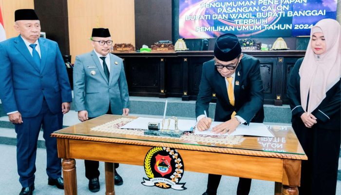DPRD Umumkan Penetapan AT-FM, Pimpim Banggai 2025-2030