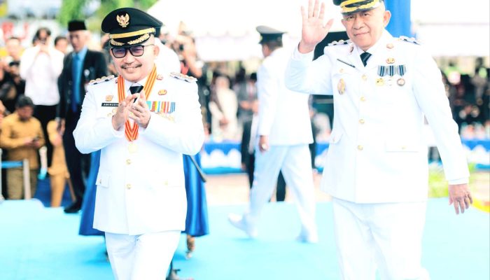 Gubernur Anwar Lantik Bupati Amirudin dan Wabup Furqanuddin di Lapangan Pogombo Kantor Gubernur Sulteng