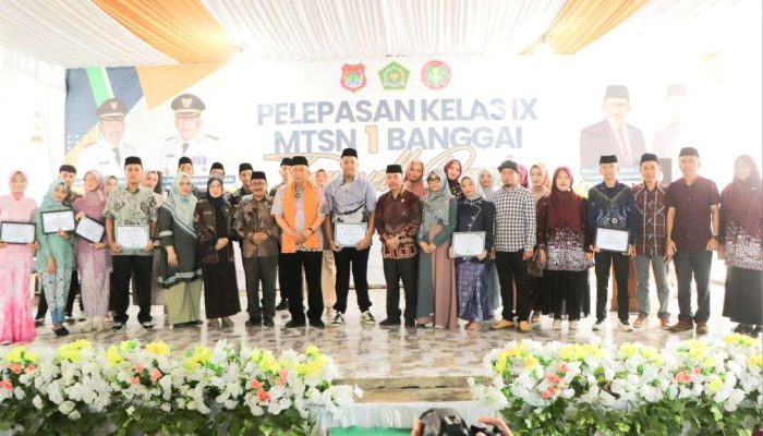 Peduli Pendidikan, Ratusan Siswa Madrasah Kelas IX MTs Negeri 1 Banggai Dilepas