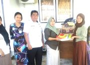 Dinsos Banggai Salurkan Bantuan Sembako Korban Kebakaran Warung di Batui