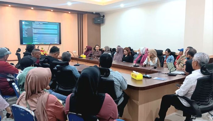 Puluhan Owner Warung Kadompe Hadiri Sosialisasi PBJT di Kantor Bapenda Banggai