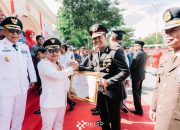 Usai Upacara Proglamasi di Luwuk, Bupati Amirudin Serahkan Berbagai Penghargaan