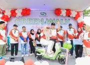 Sekda Ramli Lepas Peserta Jalan Sehat HUT Ke-80 RI di Teluk Lalong