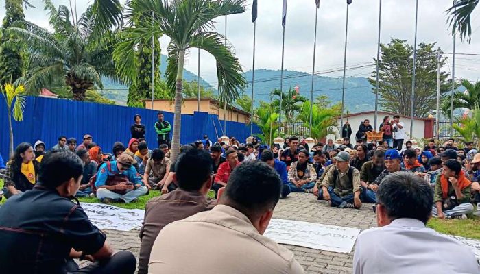 Demo Aliansi Mahasiswa Luwuk Sorot Kebijakan Pusat dan Daerah Tak Pro Rakyat