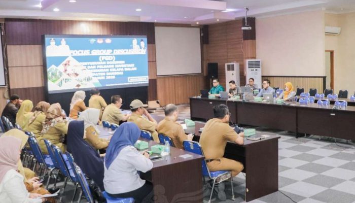 Bidik Potensi Komoditi Kelapa Dalam, Dinas Penanaman Modal Banggai Gelar FGD Libatkan Peneliti Untad