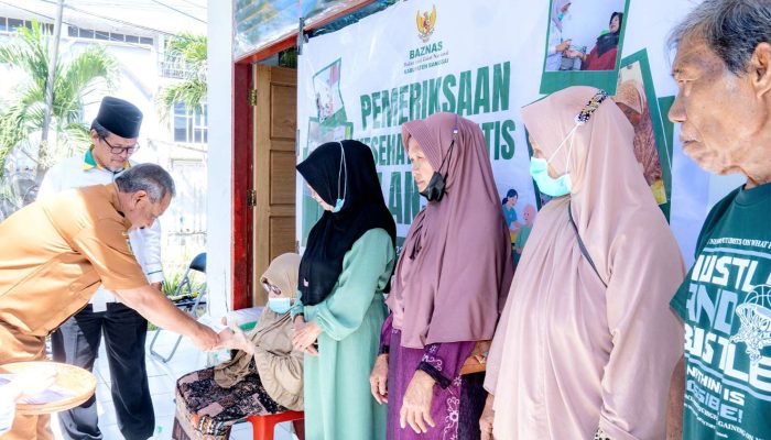 Baznas Salurkan Dana ZIS dan Pemeriksaan Kesehatan Gratis Lansia Duafa