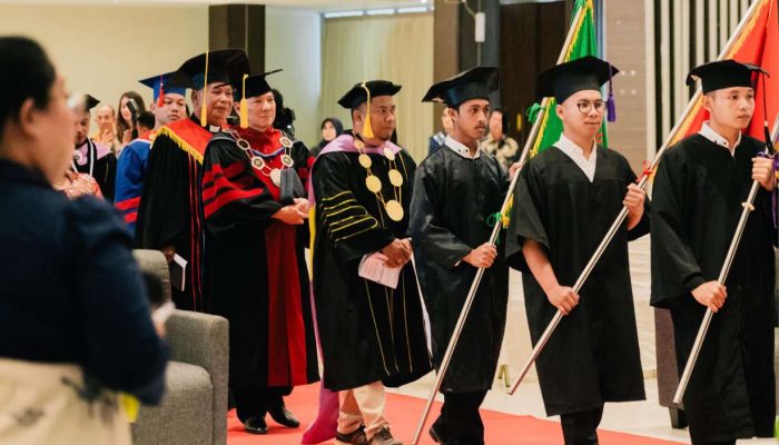 Sekolah Tinggi Star’s LUB Wisuda 50 Sarjana S1 Teologi dan Pendidikan Agama Kristen di Luwuk