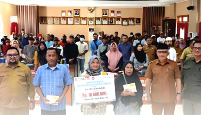 Dinsos Banggai Salurkan Bantuan UEP Untuk 65 Calon Penerima