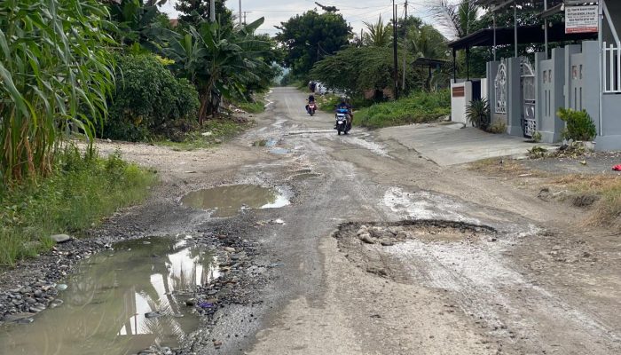 Belasan Titik Jalan Rusak di Jalur Dua RS Luwuk, Bina Marga PUPR Banggai Pastikan Segera Diperbaiki