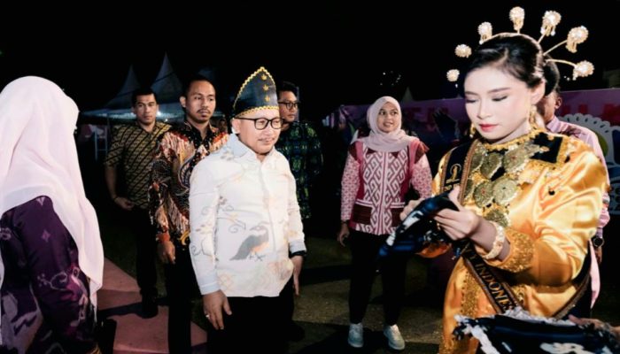 Festival Teluk Lalong Harmoni Banggai Resmi Dibuka di Luwuk