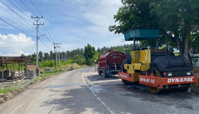 PUPR Banggai Kerjakan Perbaikan Jalan Puge – Halimun di Luwuk Selatan dengan Metode Setengah Lebar