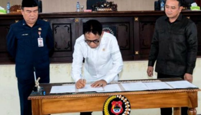 Jaga Keseimbangan Fiskal, Pemda dan DPRD Banggai Teken Nota Kesepakatan KUA-PPAS
