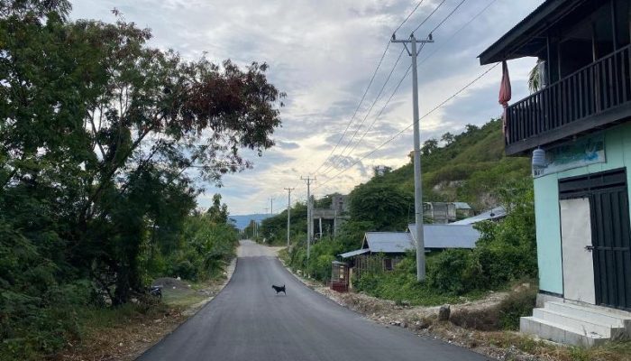 PUPR Banggai Rampungkan Pengaspalan Jalan Rawan Kecelakaan di Belakang RSUD Luwuk
