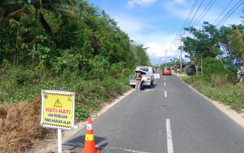 Jelang Lebaran, PUPR Banggai Tambal Sulam Jalan Pesisir Bunga–Lambangan