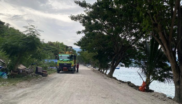 Ruas Jalan Maahas–Kilo Lima Diperbaiki Sementara, PUPR Banggai Kerahkan Alat Berat