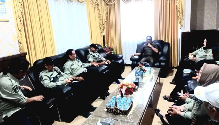 Ketua DPRD Banggai Arif Tjatjo Terima Kunjungan Silaturahmi BPSK Banggai
