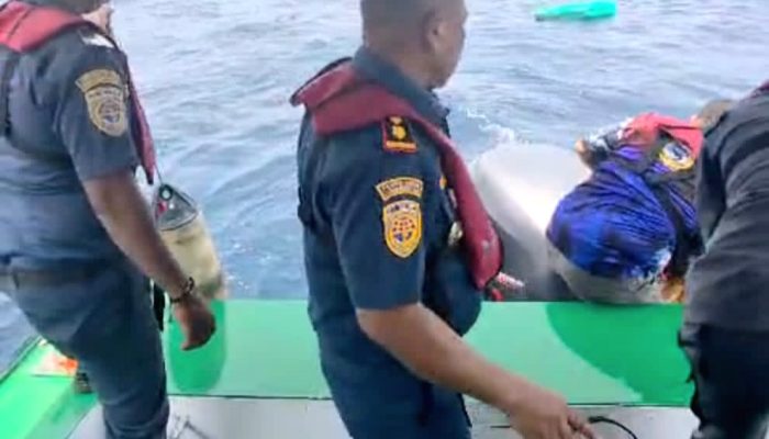 Kapal Nelayan Tenggelam di Perairan Bunga Luwuk, Tim SAR Evakuasi 10 Awak Nelayan